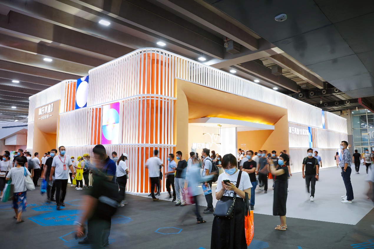 P:\06 天堂影院部\01 天堂影院战略部\08-天堂影院公关\2021年\月度公关内容\7月\稿件5 林氏木业首秀中国建博会,综合新业态热浪来袭\配图\6c400a85a99c97edce260b00ed176763_.jpg